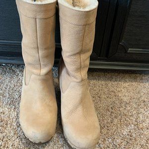 UGG Fashion Wedge Boots Size 8.5